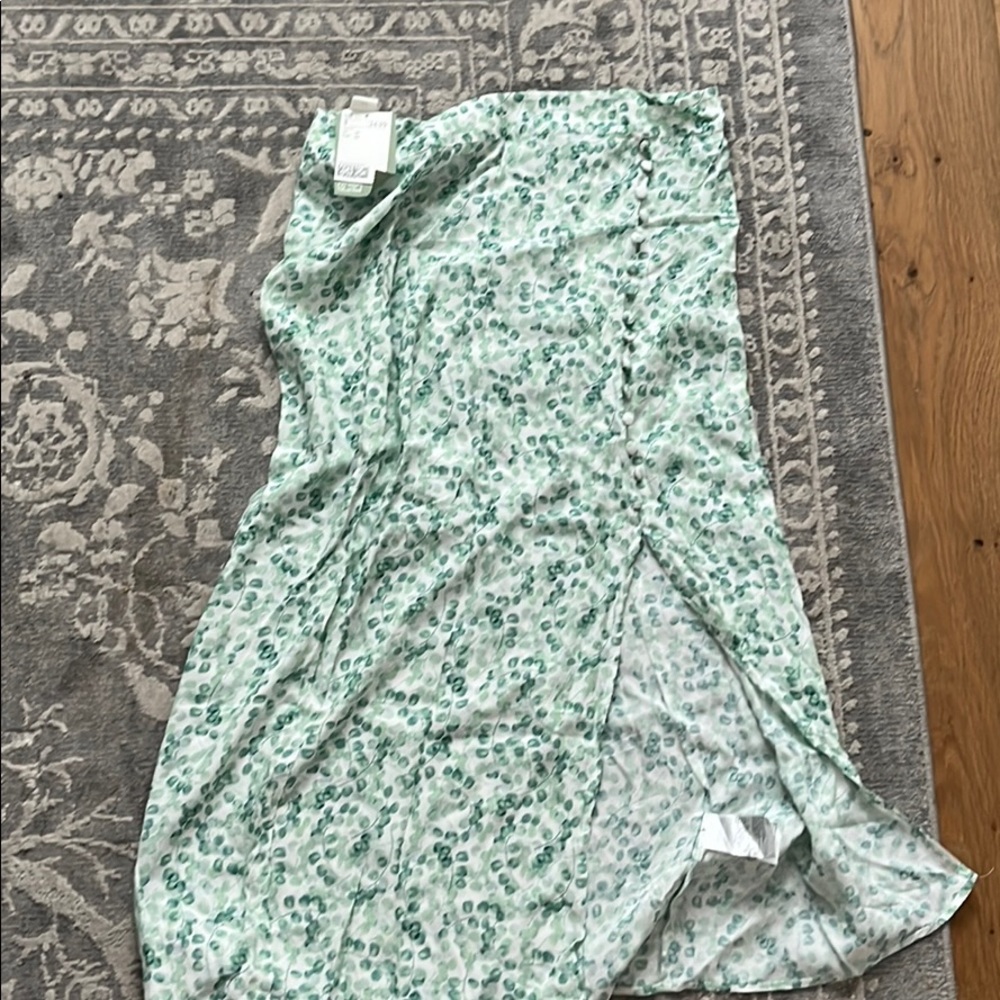 Floral green skirt with slit